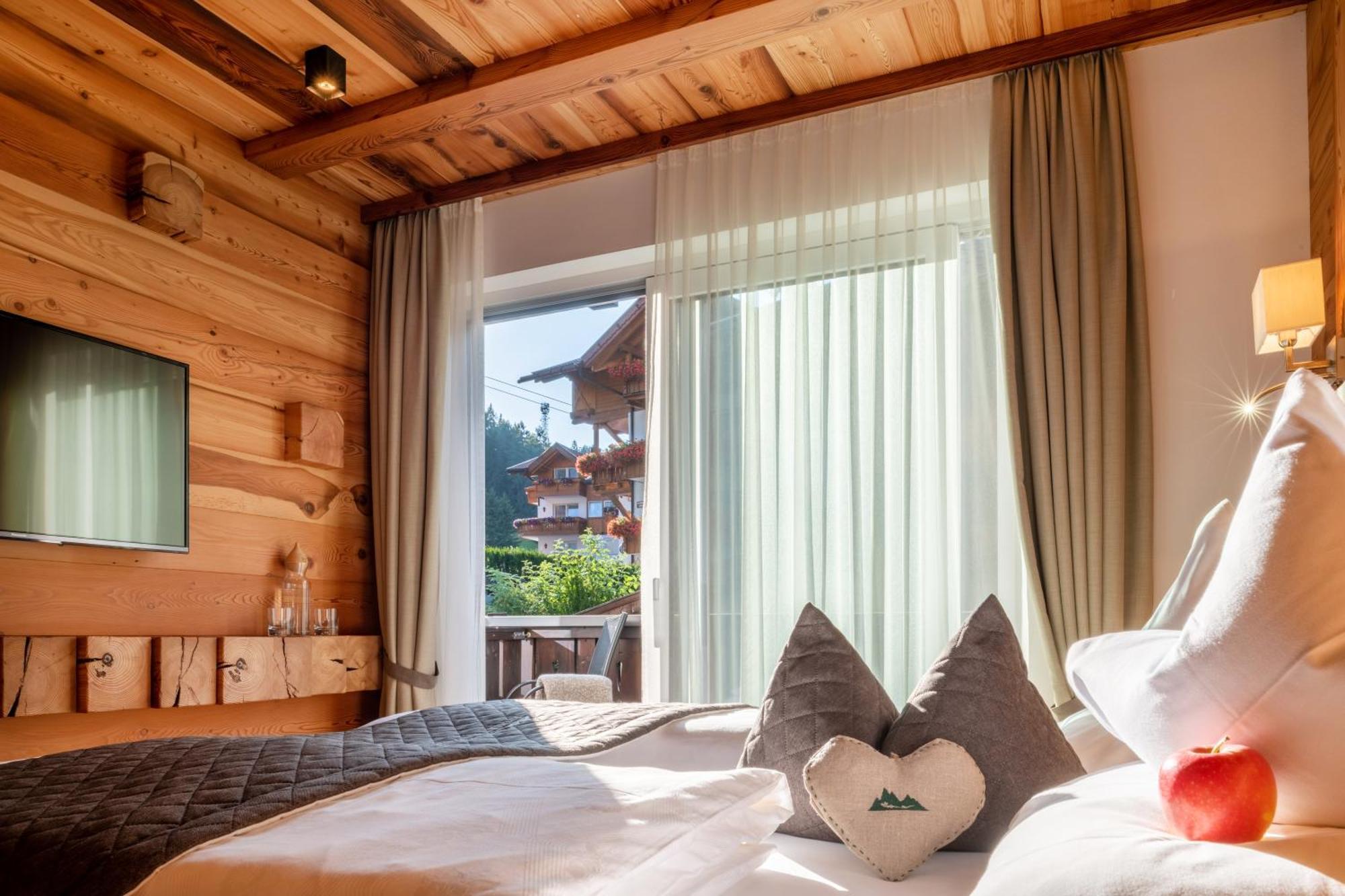 Chalet Elisabeth Dolomites Alpin & Charme Selva di Val Gardena Exteriör bild